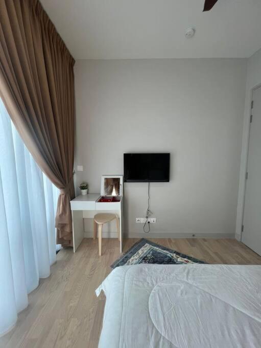 Pangsapuri Datum Jelatek Linked Lrt And Mall With Netflix -disney -washdryer Kuala Lumpur