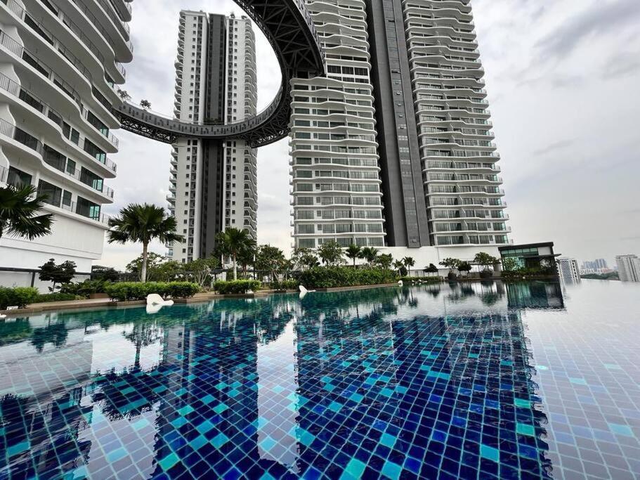 Appartement Datum Jelatek Linked Lrt And Mall With Netflix -disney -washdryer Kuala Lumpur
