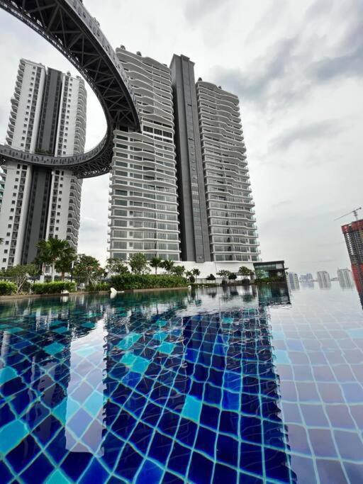 Datum Jelatek Linked Lrt And Mall With Netflix -disney -washdryer * Kuala Lumpur